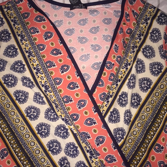 Cute V- Cut Blouse - Picture 3 of 6